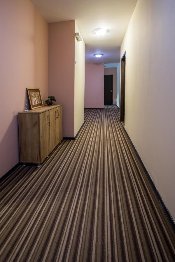 Hanovete Hotel Pliska Exterior photo